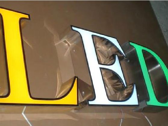 新沂介绍LED招牌的基础知识。